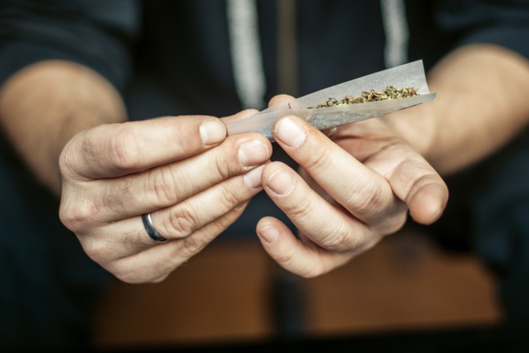 joints vs dabs rolling a joint